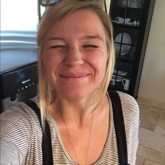 Meet your Posher, Hannah - Picture 1 of 1